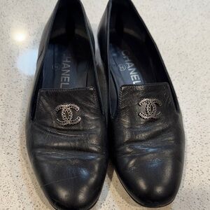 CHANEL Black Leather Flats with Logo